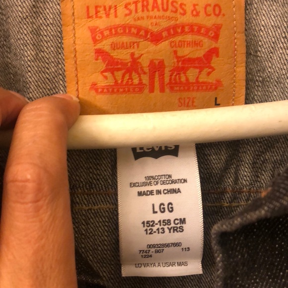 LEVI JEAN JACKET NEW BLACK DENIM SIZE 12/13 years